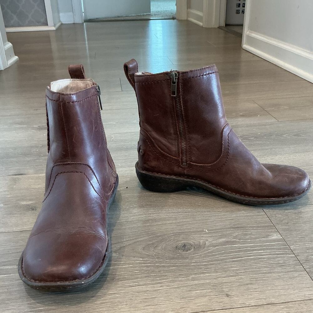 UGG Neevah Womens US 9 EU 40 Brown Leather Shearling Lined Slip Resistant Boho
